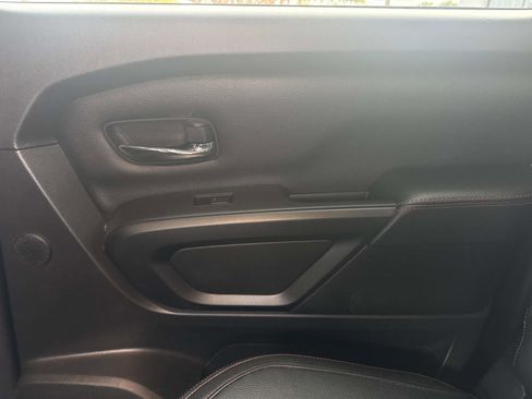 Used 2021 Nissan Titan PRO-4X w/ Pro-4x Convenience Package image 15