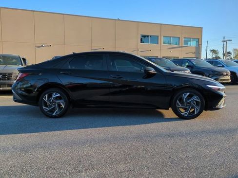 Certified 2025 Hyundai Elantra Sport w/ Cargo Package image 4