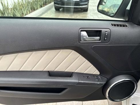 Used 2013 Ford Mustang Premium image 9