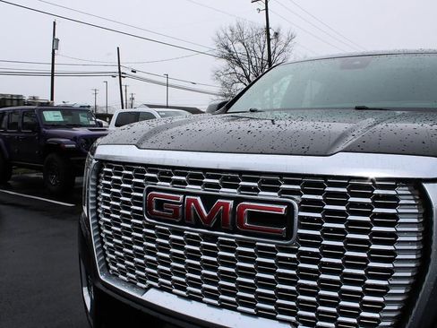 Used 2023 GMC Yukon XL Denali w/ Advanced Technology Package AWD/4WD image 9