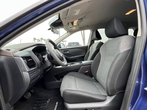 Used 2022 Nissan Rogue SV image 9