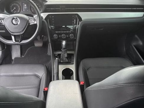 Used 2022 Volkswagen Passat 2.0T SE FWD image 18