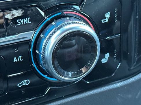 Used 2024 GMC Sierra 1500 SLT image 30