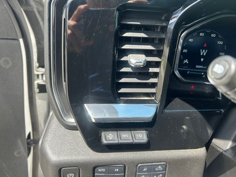 Used 2023 Chevrolet Silverado 1500 High Country w/ Technology Package AWD/4WD image 17
