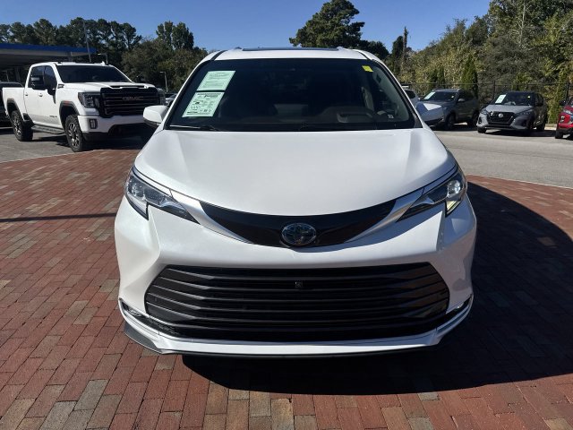 Used 2023 Toyota Sienna Platinum FWD image 31