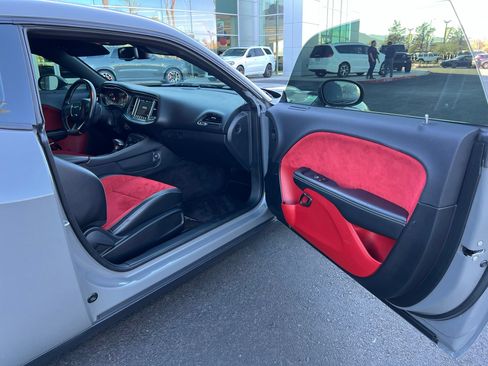 Used 2017 Dodge Challenger SRT Hellcat RWD image 18
