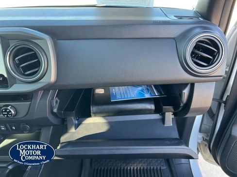 Used 2018 Toyota Tacoma TRD Sport w/ Technology Package image 38