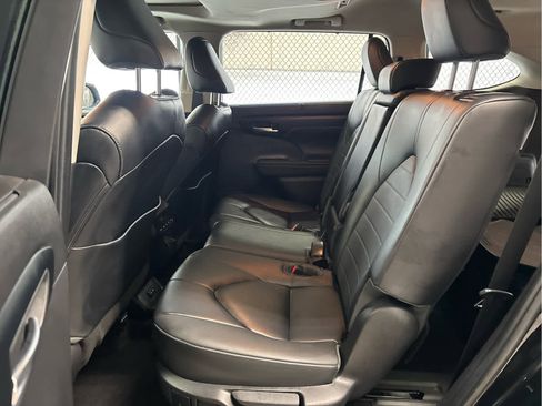 Used 2023 Toyota Highlander XLE image 10