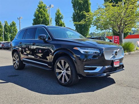 Used 2025 Volvo XC90 T8 Ultra w/ Protection Package image 3