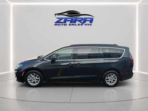 Used 2022 Chrysler Pacifica Touring-L FWD image 4