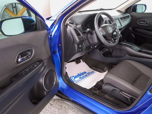 Used 2021 Honda HR-V EX image 3