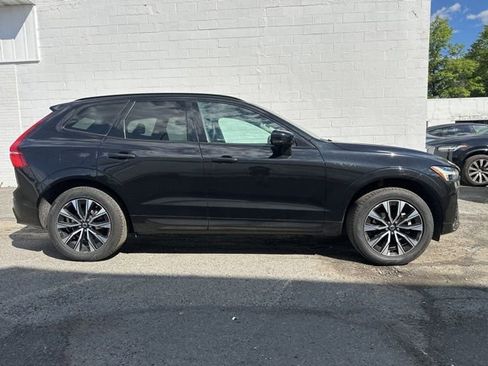 Certified 2025 Volvo XC60 B5 Core AWD/4WD image 3