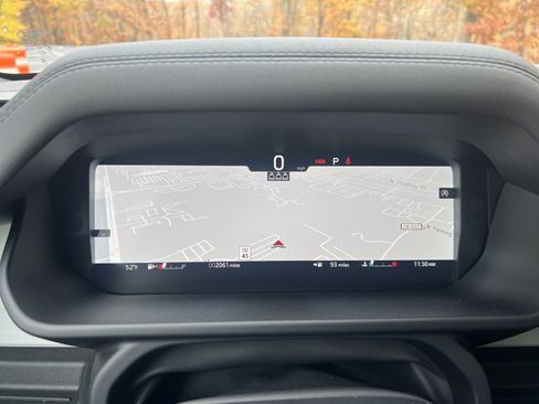 Used 2025 Land Rover Defender 90 X-Dynamic SE image 17