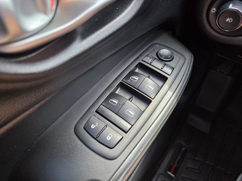 Used 2014 Jeep Cherokee Limited w/ Luxury Group AWD/4WD image 26