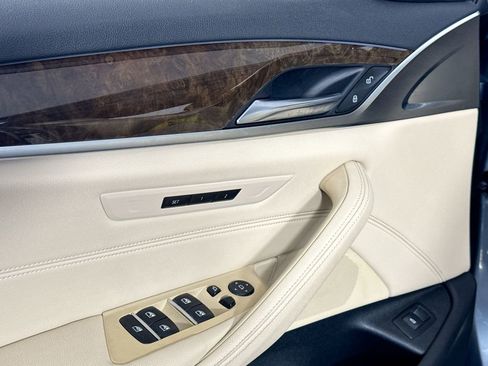 Used 2020 BMW 530i xDrive 530i xDrive w/ Convenience Package image 23