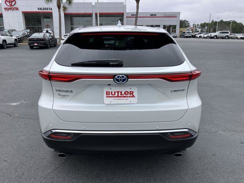 Used 2024 Toyota Venza Limited image 4