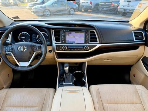 Used 2014 Toyota Highlander Limited Platinum AWD/4WD image 13