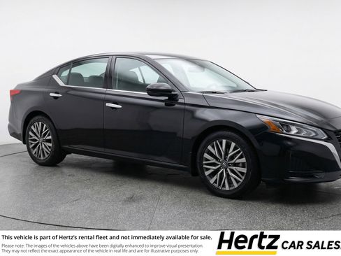 Used 2025 Nissan Altima 2.5 SV image 1