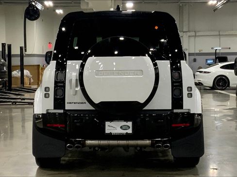 Used 2025 Land Rover Defender 90 V8 image 4