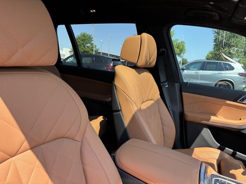 Certified 2025 BMW X7 xDrive40i w/ M Sport Package AWD/4WD image 35