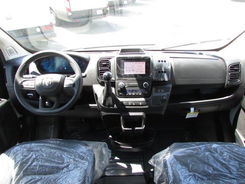 Used 2025 RAM ProMaster 2500 w/ Convenience Group image 17