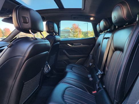 Used 2021 Maserati Levante Base image 11