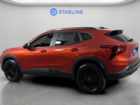Used 2024 Chevrolet Trax ACTIV w/ Sunroof Package FWD image 4