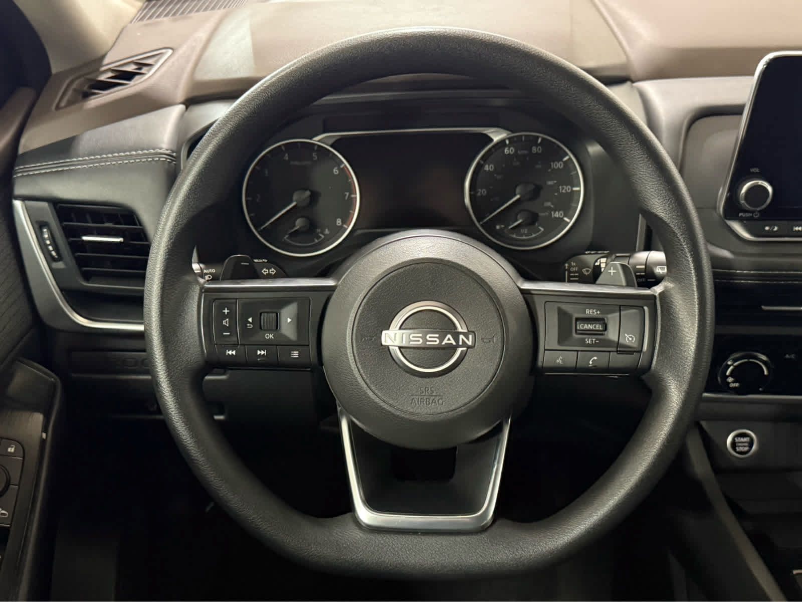 Used 2023 Nissan Rogue S AWD/4WD image 16