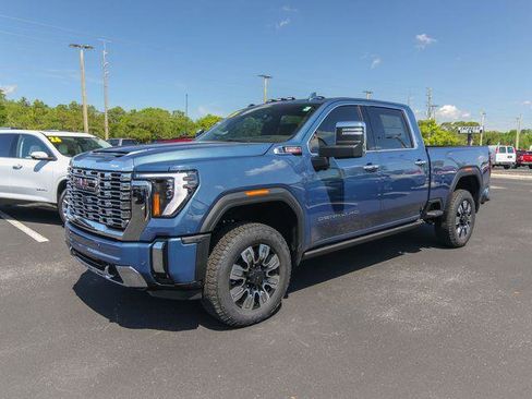 New 2026 GMC Sierra 2500 Denali w/ Denali Reserve Package AWD/4WD image 4