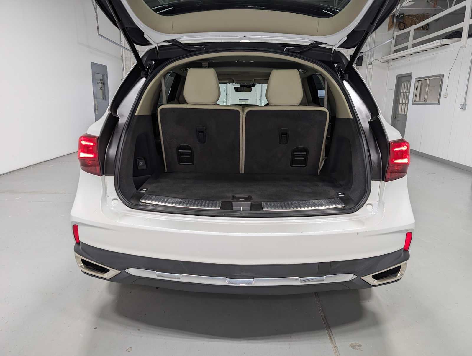 Used 2020 Acura MDX SH-AWD image 38