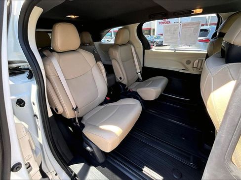 Used 2023 Toyota Sienna XLE FWD image 26