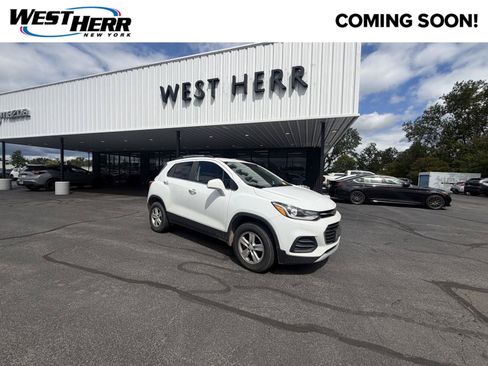 Used 2019 Chevrolet Trax LT w/ LT Convenience Package AWD/4WD image 1