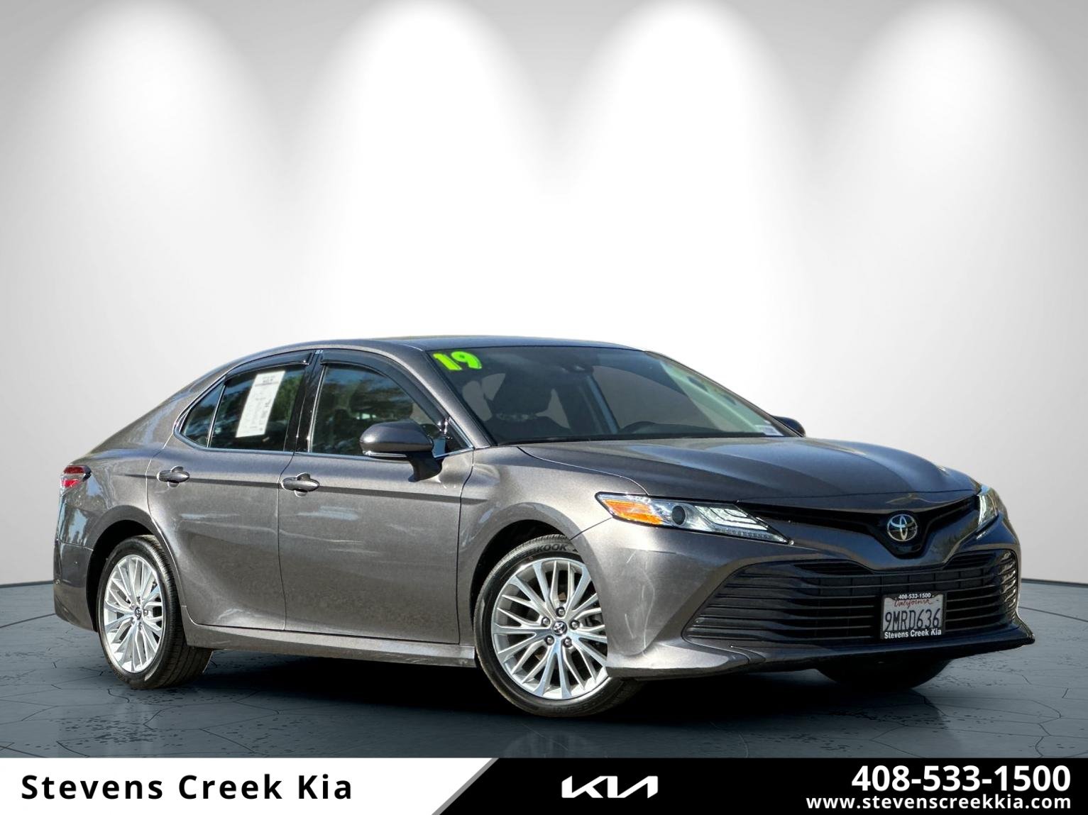 Used 2019 Toyota Camry XLE w/ 4 Season Floor Mat Package FWD image 1