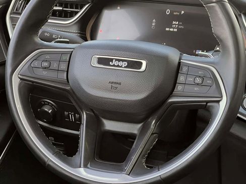 Used 2022 Jeep Grand Cherokee Altitude AWD/4WD image 23
