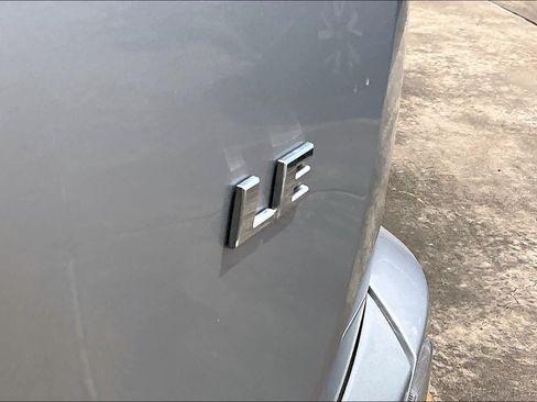 Used 2017 Toyota RAV4 LE FWD image 10