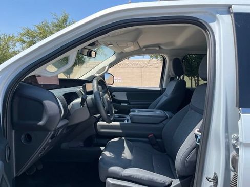 Used 2025 Ford Expedition Active RWD image 11