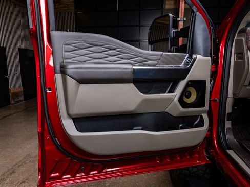 Used 2025 Ford F250 Platinum w/ Platinum Plus Package image 37