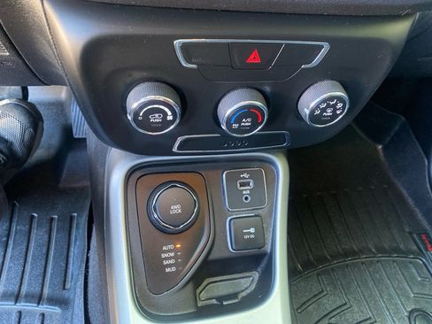 Used 2018 Jeep Compass Latitude AWD/4WD image 15