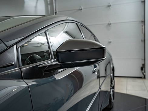 Used 2024 Toyota Prius XLE FWD image 9