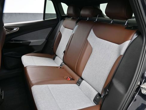 Used 2023 Volkswagen ID.4 Pro image 34