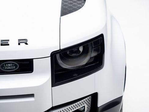 Used 2023 Land Rover Defender 130 SE image 11