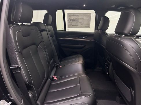 New 2025 Jeep Grand Cherokee Limited w/ Black Appearance Package AWD/4WD image 15