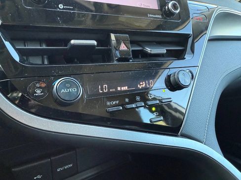 Used 2023 Toyota Camry SE image 38