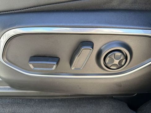 Used 2024 Jeep Wagoneer L Series III w/ Flexible Seating Group AWD/4WD image 12