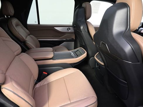 New 2026 Lincoln Navigator L Black Label AWD/4WD image 18