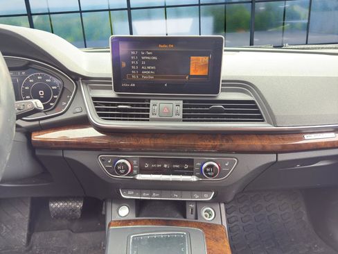 Used 2018 Audi Q5 2.0T Premium Plus w/ Premium Plus Package image 16