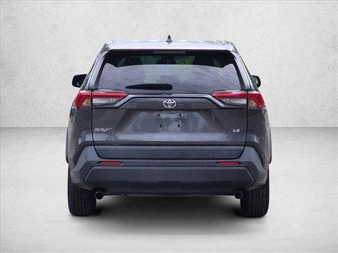 Used 2022 Toyota RAV4 LE FWD image 6