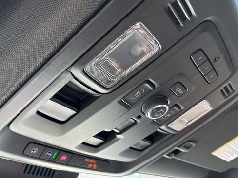 Used 2024 Chevrolet Suburban High Country image 37