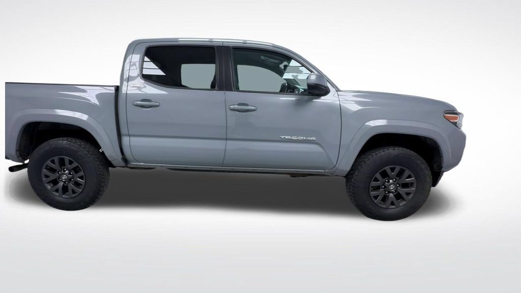Used 2021 Toyota Tacoma SR5 AWD/4WD image 9