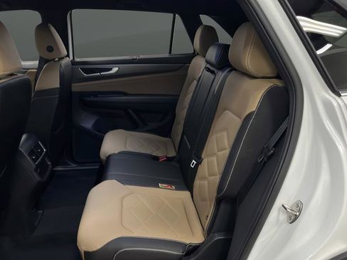 Used 2024 Volkswagen Atlas Cross Sport SE image 11